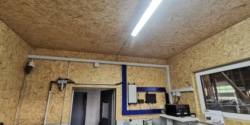 Installationen im Stallbüro